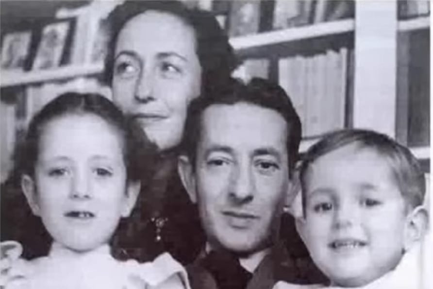 Foto de Dionisio Ridruejo junto a su mujer y sus dos hijos