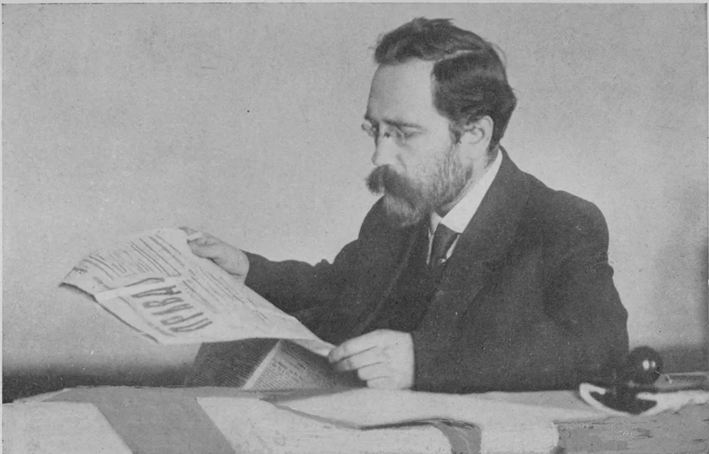 Lev Kámenev (1883-1936) leyendo Pravda