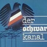 Emblema de Der Schwarze Kanal con el águila federal modificada sobre antenas y tipografía gótica sobre fondo azul satinado.
