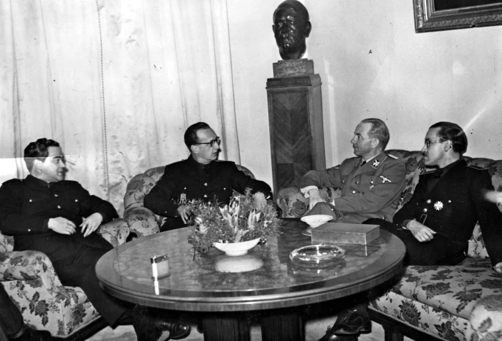 Encuentro entre funcionarios españoles y alemanes en Berlín en 1943