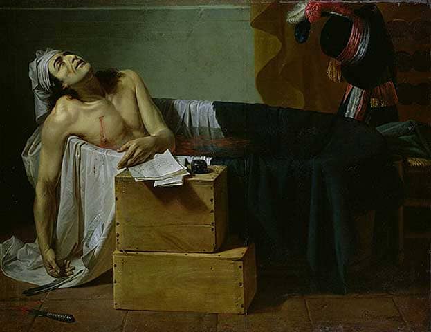 Jean-Paul Marat inclinado e inerte en su bañera con una herida de puñalada tras el ataque de Charlotte Corday.