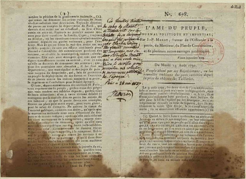 Ejemplar impreso del periódico L'Ami du Peuple con anotaciones manuscritas sobre Jean-Paul Marat.