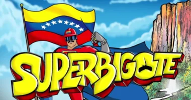 Súper Bigote posando con la bandera de Venezuela y el Salto Ángel detrás del logotipo amarillo del personaje.